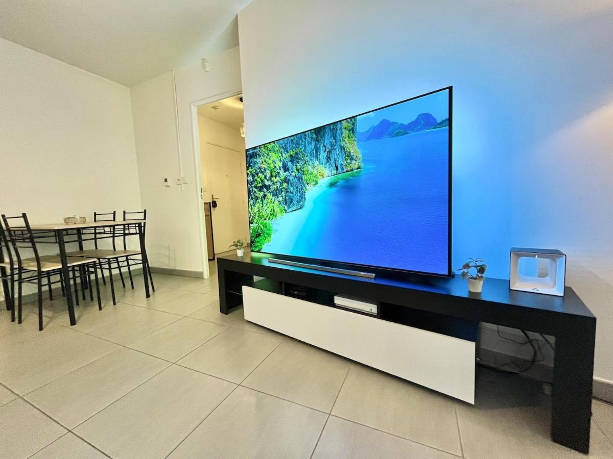 Decines Apartment *