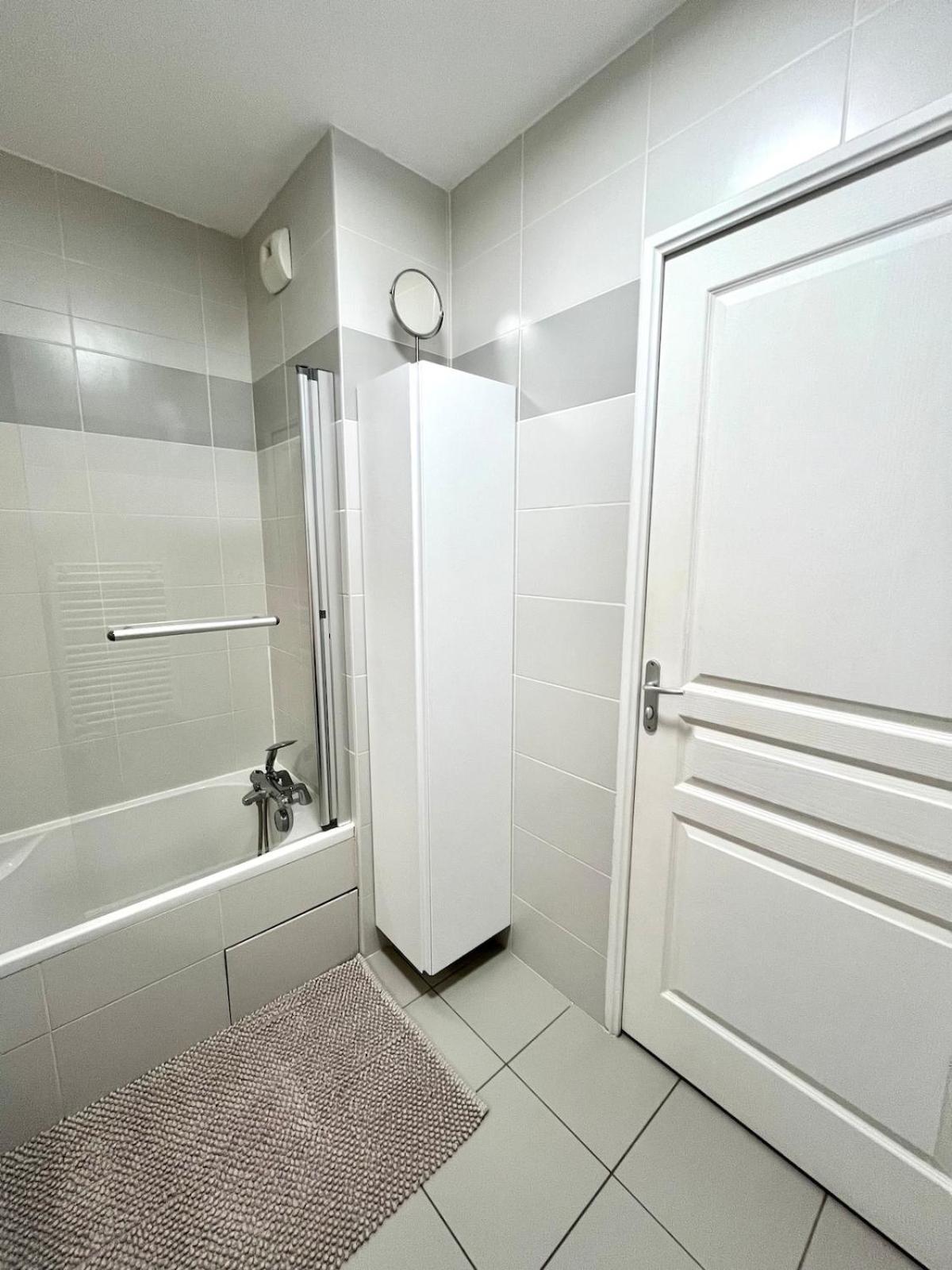 Decines Apartment *
