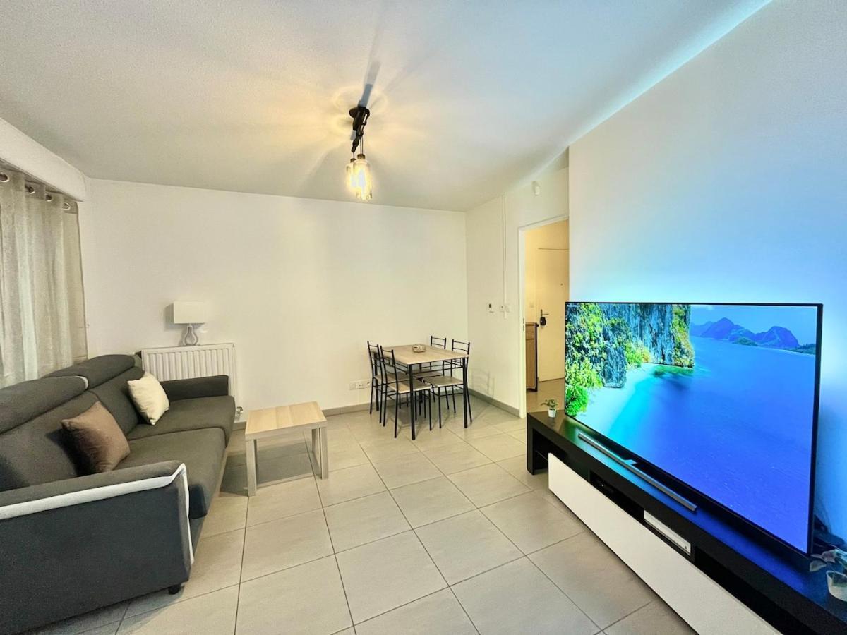 Decines Apartment